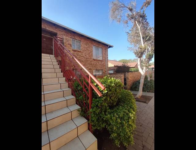 2 BEDROOM TOWNHOUSE FOR SALE IN THERESA PARK